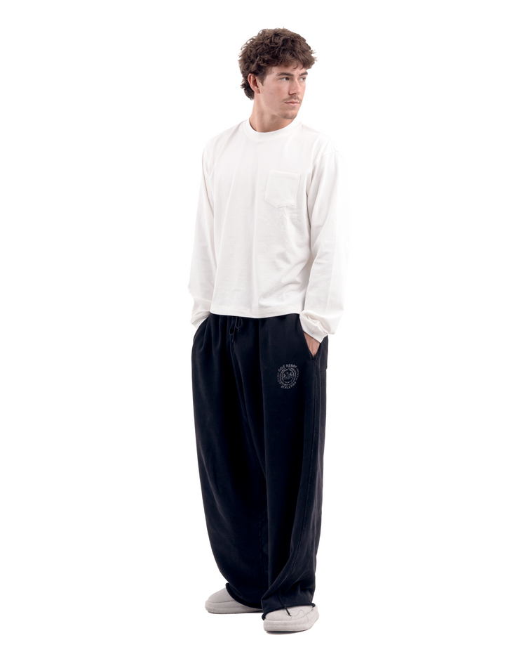 CHA SWEATS BLACK